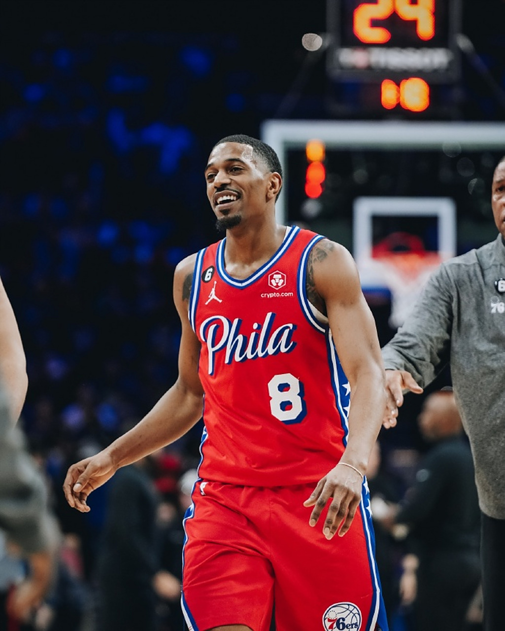 开云官方在线入口-76人球星三分绝杀，全场观众热烈欢呼，空间投资状态文化增加.-开云官方在线入口